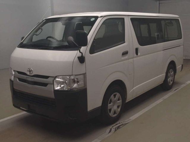 TOYOTA HIACE VAN