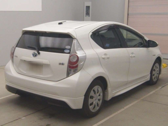 TOYOTA AQUA 2011