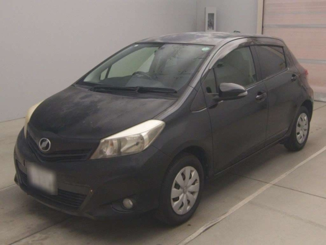 TOYOTA VITZ 2012