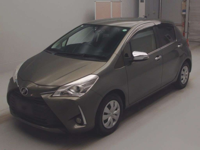 TOYOTA VITZ 2017