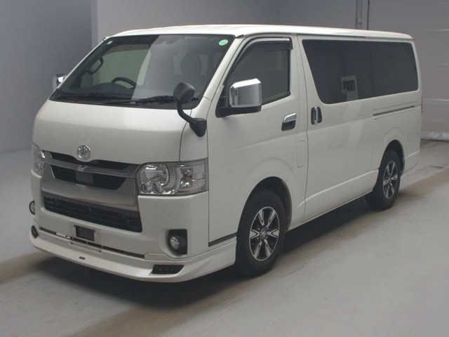 TOYOTA HIACE VAN 2021