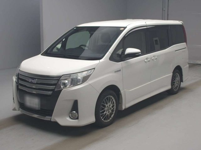 TOYOTA NOAH 2016