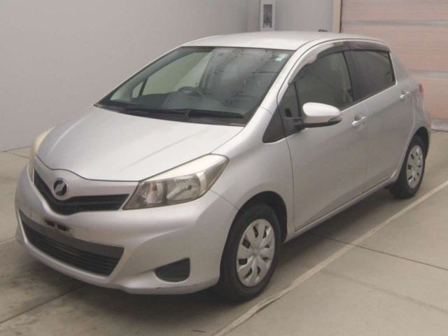 TOYOTA VITZ 2013