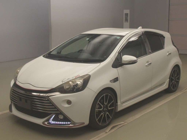TOYOTA AQUA 2016