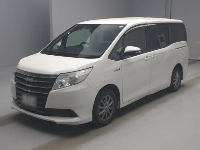 TOYOTA NOAH 2015