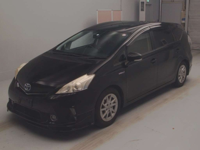 TOYOTA PRIUS ALPHA 2012