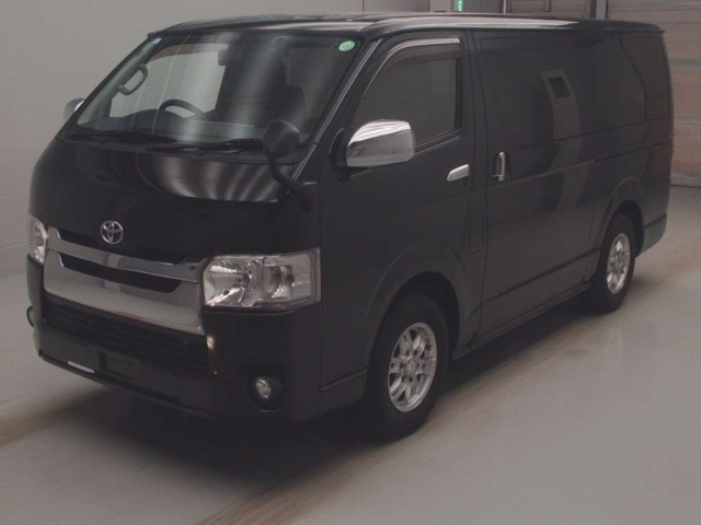 TOYOTA HIACE VAN 2020