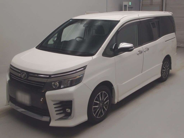 TOYOTA VOXY 2017