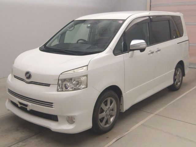 TOYOTA VOXY 2010