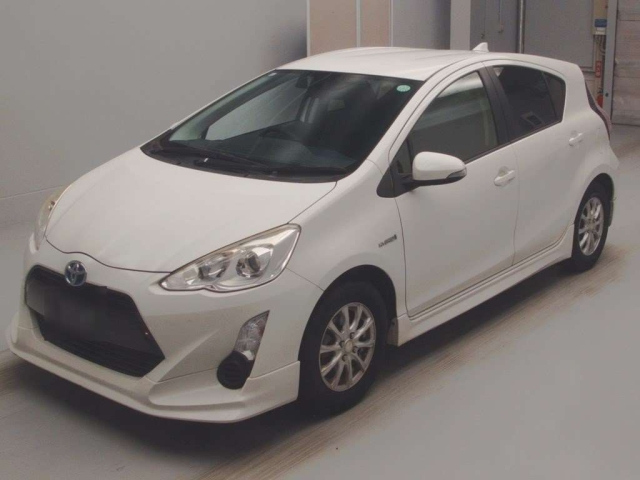 TOYOTA AQUA 2015