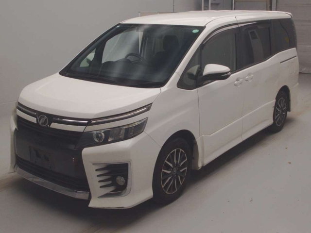 TOYOTA VOXY 2014