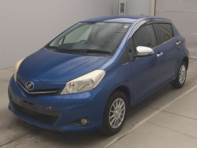TOYOTA VITZ 2012