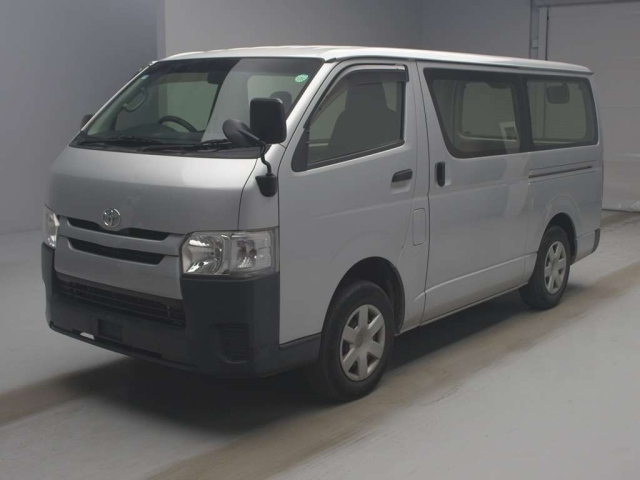 TOYOTA HIACE VAN 2015