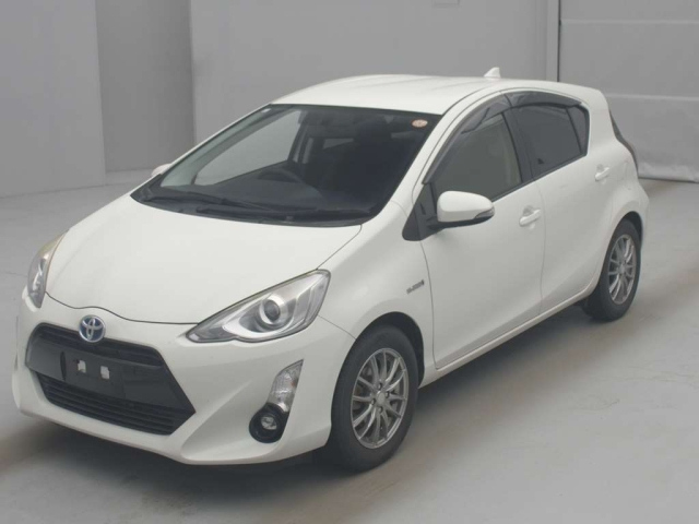 TOYOTA AQUA 2015