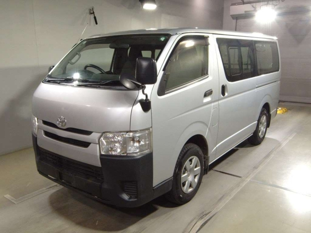 TOYOTA HIACE VAN 2015