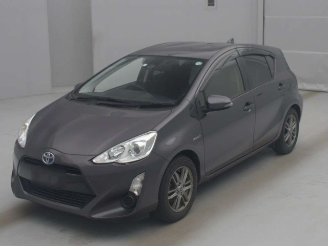 TOYOTA AQUA 2016