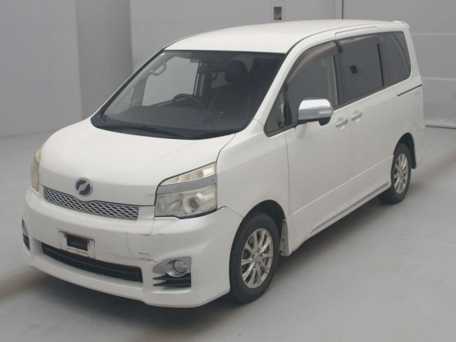 TOYOTA VOXY 2013