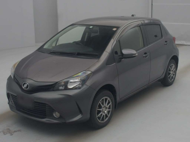 TOYOTA VITZ 2014
