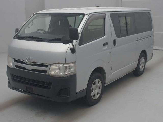 TOYOTA HIACE VAN 2013