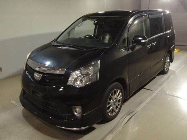 TOYOTA NOAH 2012