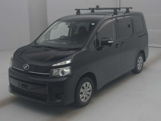 TOYOTA VOXY 2013