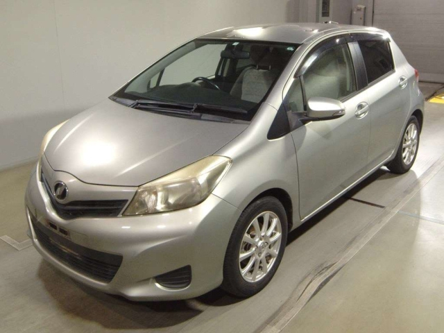 TOYOTA VITZ 2012