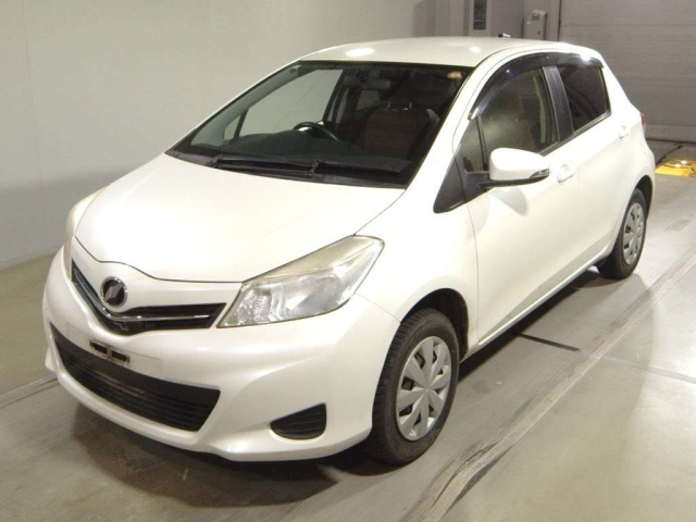 TOYOTA VITZ 2013