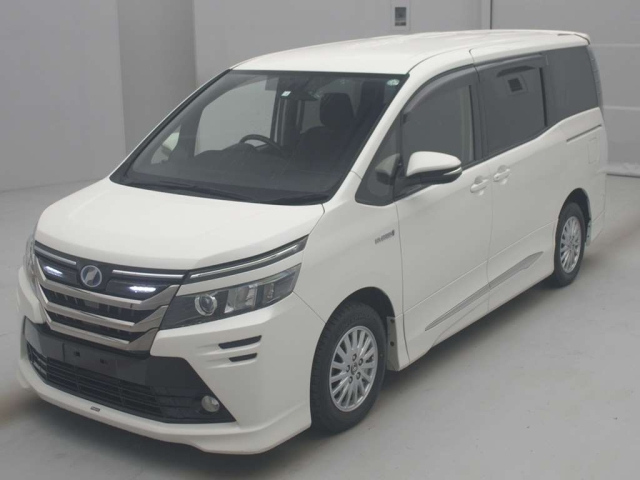 TOYOTA VOXY 2014