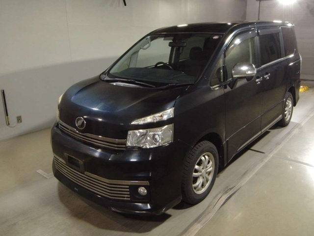 TOYOTA VOXY 2012