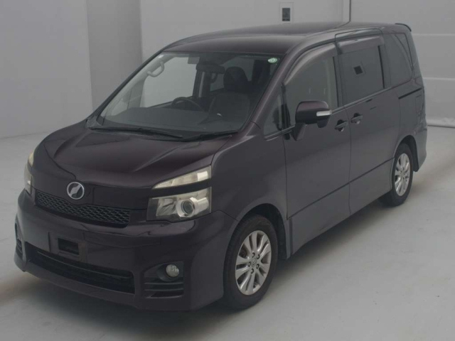 TOYOTA VOXY 2010