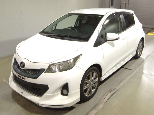 TOYOTA VITZ 2011