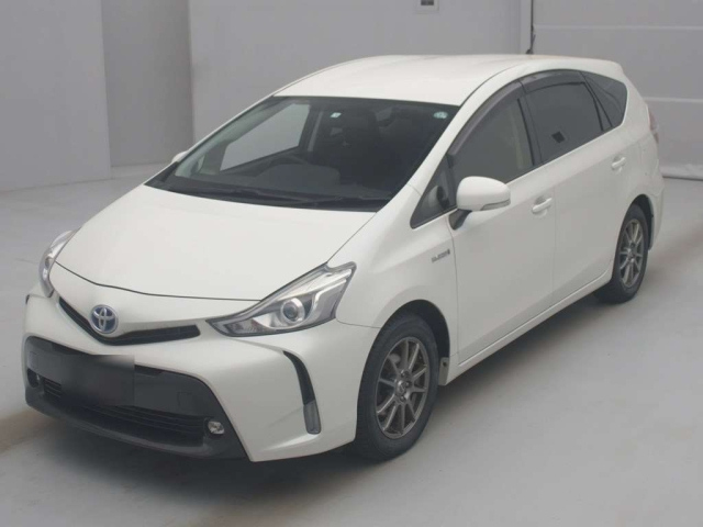 TOYOTA PRIUS ALPHA 2016