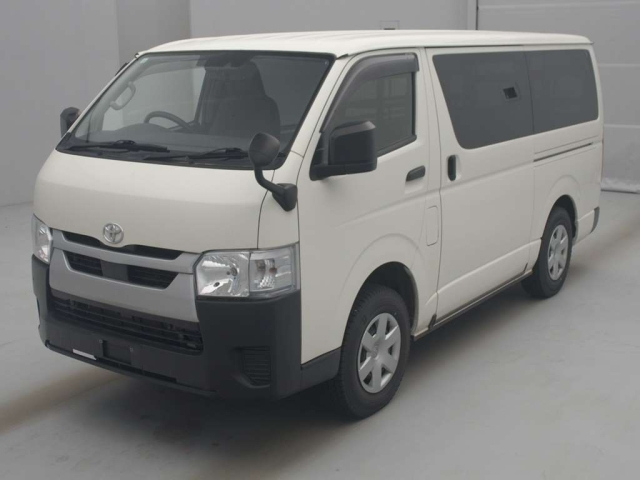 TOYOTA HIACE VAN 2022