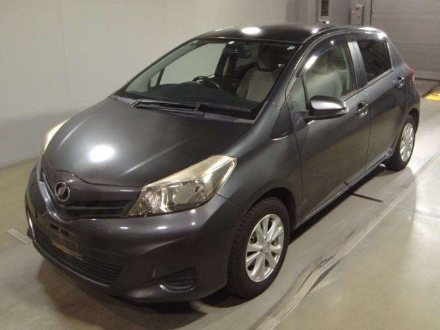 TOYOTA VITZ 2011
