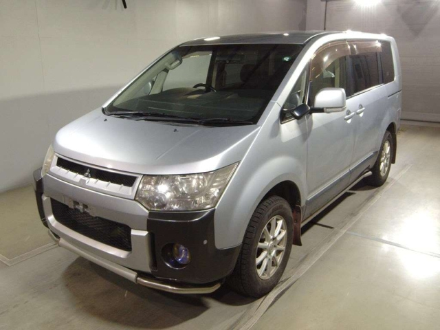 MITSUBISHI DELICA D5