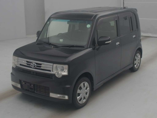 TOYOTA PIXIS SPACE