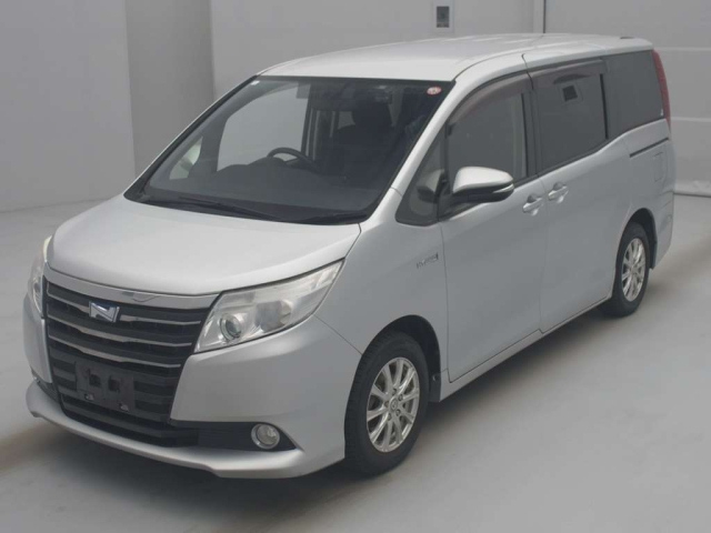 TOYOTA NOAH 2014