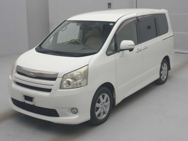 TOYOTA NOAH 2009