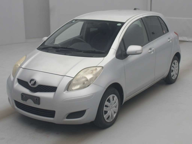 TOYOTA VITZ 2010