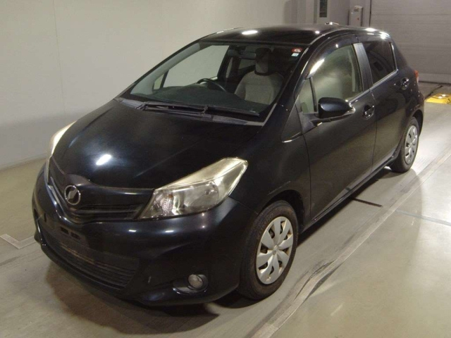 TOYOTA VITZ 2012