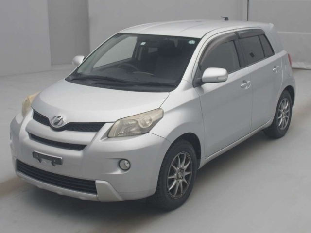 TOYOTA IST