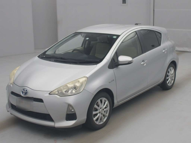 TOYOTA AQUA 2013