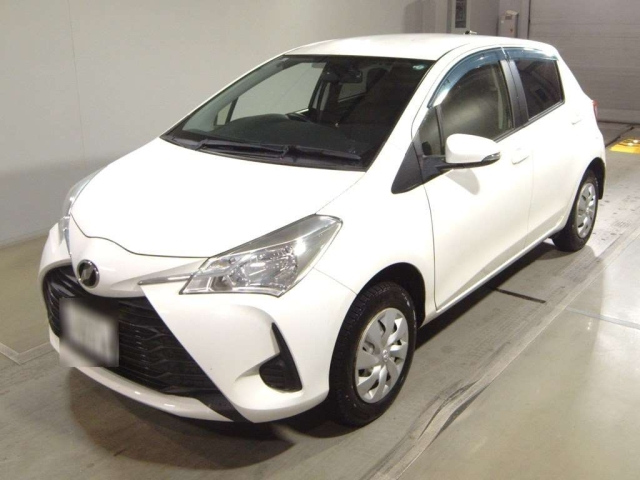 TOYOTA VITZ 2017