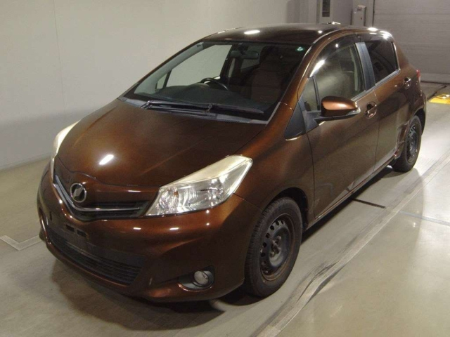TOYOTA VITZ 2011