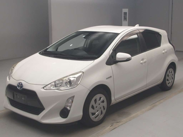 TOYOTA AQUA 2016