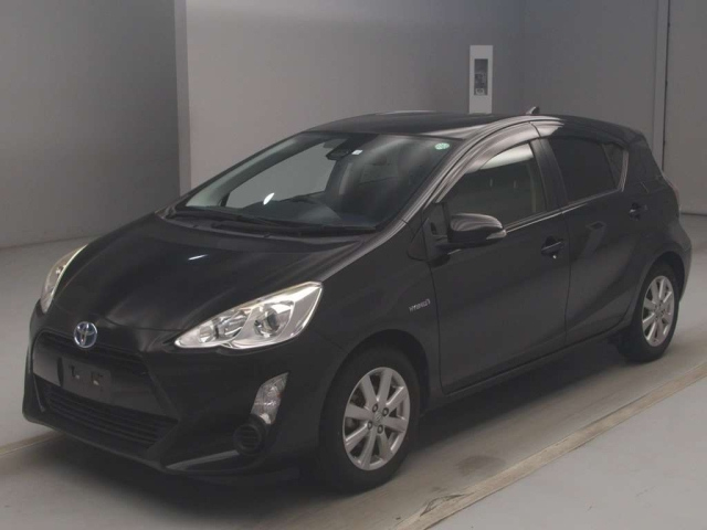 TOYOTA AQUA 2016