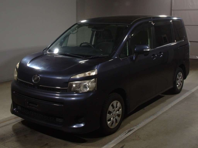 TOYOTA VOXY 2011