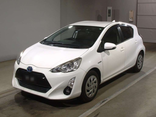 TOYOTA AQUA 2016