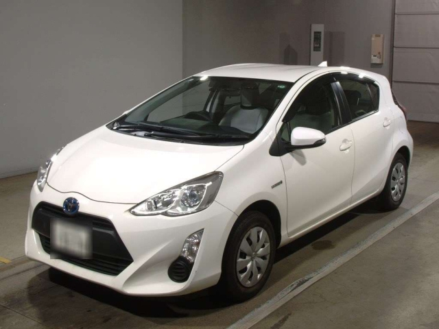 TOYOTA AQUA 2016