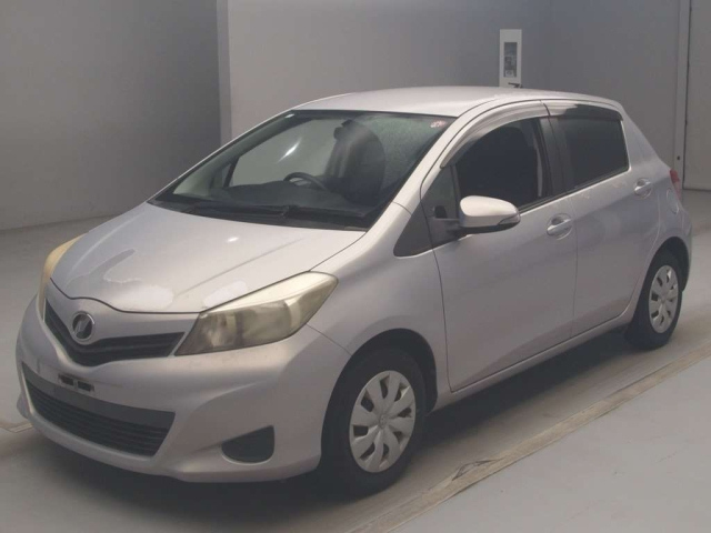 TOYOTA VITZ 2012